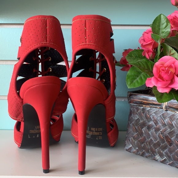 Red open toe heels - Picture 3 of 5